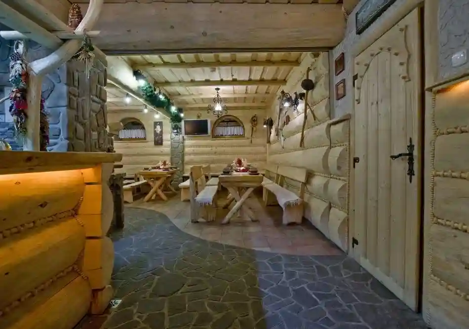 Hotel Toporów Premium - stimmungsvolles Interieur 6